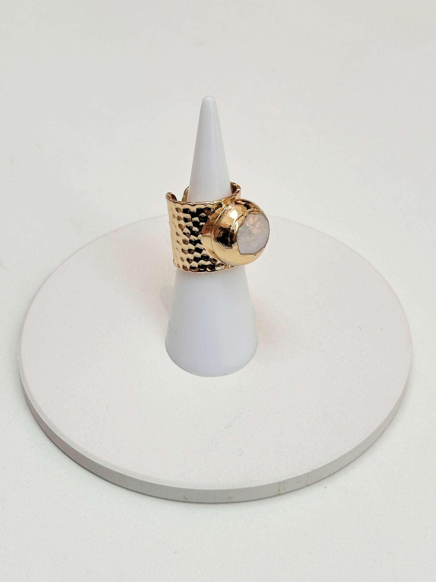 
                  
                    Hammered Adjustable Ring Ft Freshwater Pearl
                  
                