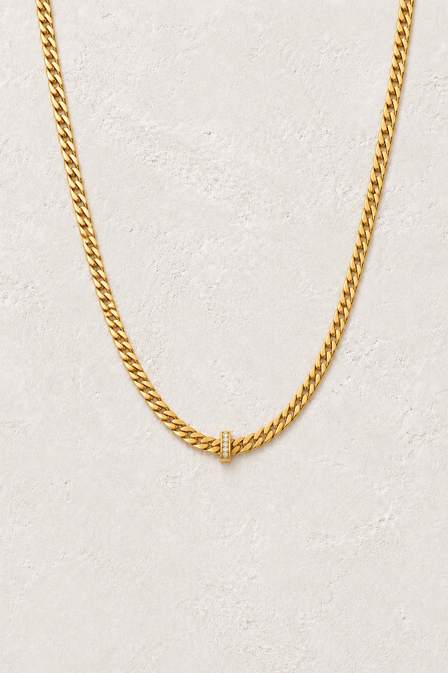 
                  
                    Valentina Crystal Curb Chain Necklace – Waterproof Gold-Plated Stainless Steel
                  
                