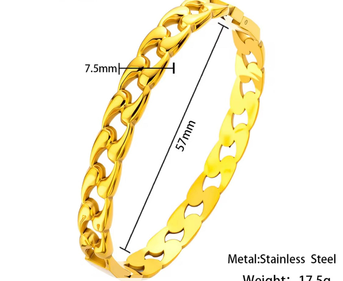 
                  
                    Luna Classic Oval Gold Bangle – alternate view
                  
                