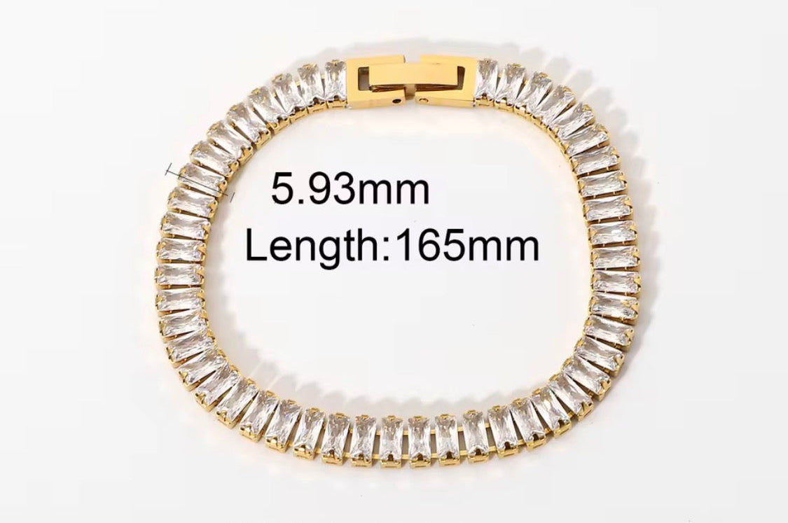 
                  
                    Close-up of the Étoile Gold Baguette Crystal Tennis Bracelet
                  
                