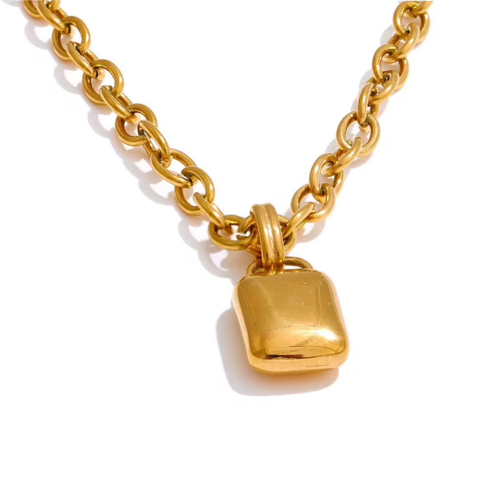 
                  
                    Amara Gold Pendant Necklace – Waterproof Gold-Plated Stainless Steel
                  
                