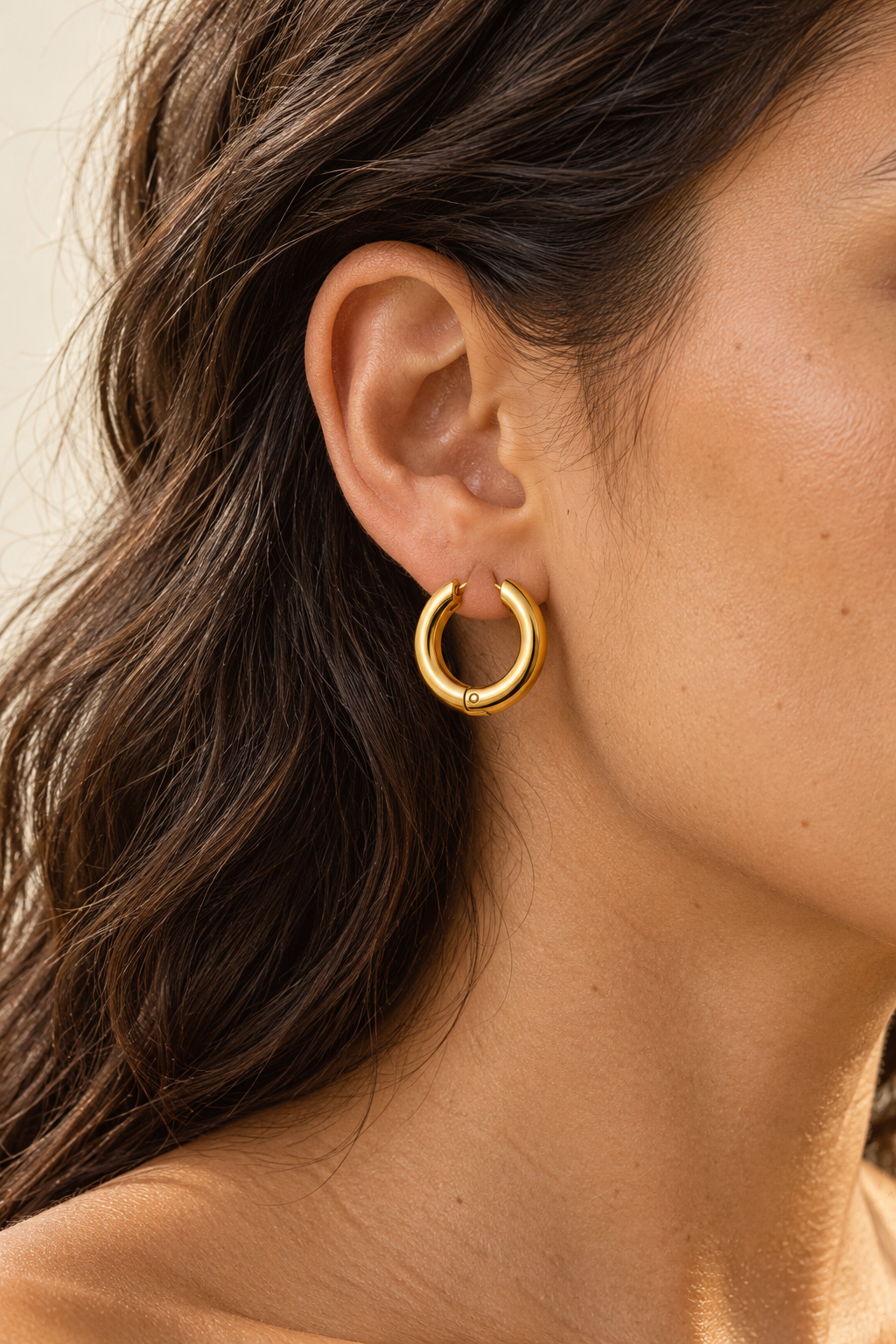 Model wearing Classic Waterproof Hoop Earrings – Gold 12mm