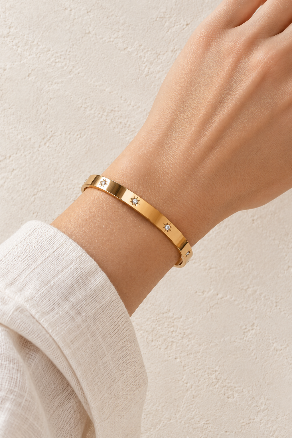 Model wearing Forelle Gold Starlight Bangle